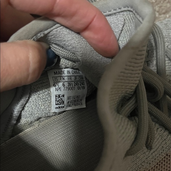 Men’s Adidas Yeezy Boost Size 6.5 - Picture 9 of 9